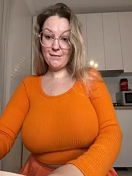 Teya moon  online show from November 2, 7:17 pm