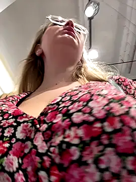 Teya moon  online show from September 13, 1:52 pm