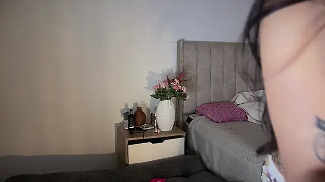 Roxanne 08 online show from February 3, 6:22 am