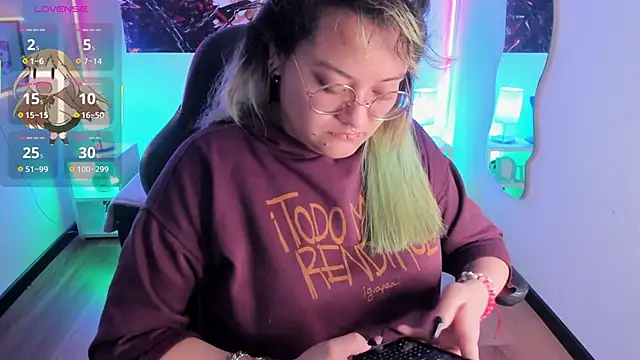 lucky-leah online show from October 3, 4:17 am