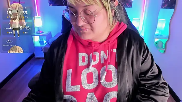 lucky-leah online show from September 28, 4:52 am