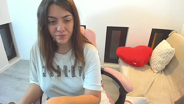 Dyana Kaylinn online show from January 6, 5:33 am