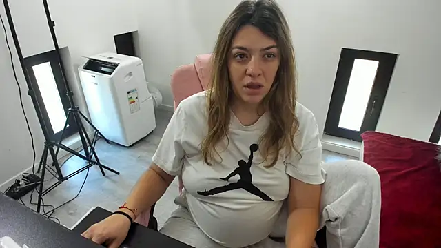 Dyana Kaylinn online show from May 28, 4:54 am