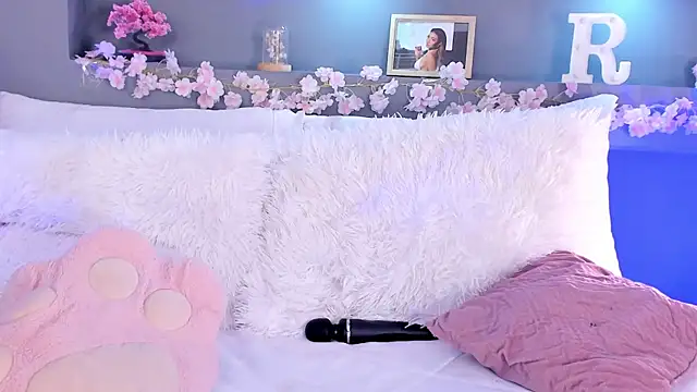 rosemonrooe online show from November 13, 3:55 pm