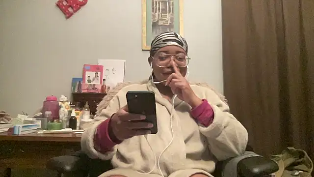 MommyConfident online show from December 21, 2:27 am