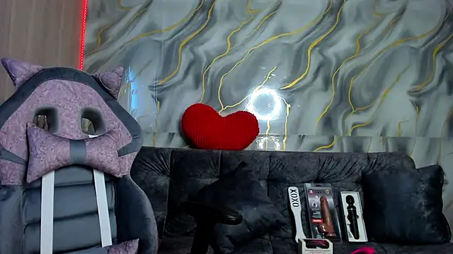 AmberAdams  online show from April 15, 5:24 pm