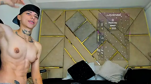 AmberAdams  online show from October 2, 2:00 pm