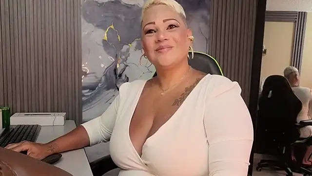 GianellaCox  online show from April 8, 11:56 am