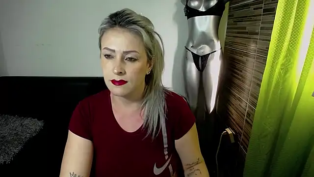 Emma Rizzoo online show from March 5, 9:10 pm