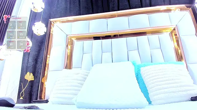 RileySweett online show from February 22, 11:55 am