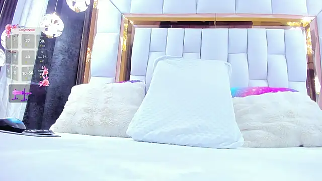 RileySweett online show from April 20, 11:57 am