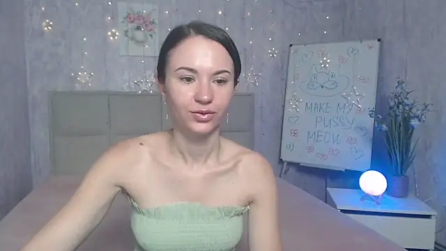 KaraCriegs online show from September 28, 5:40 pm