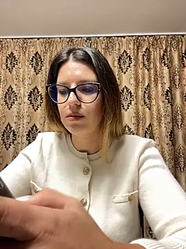 NadiraNoor online show from September 18, 10:08 pm