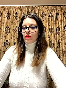 NadiraNoor online show from April 8, 8:00 pm