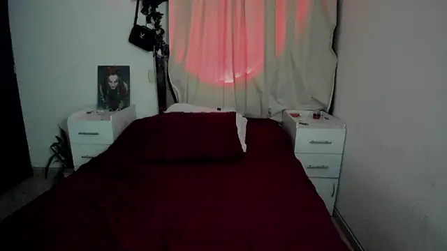 Lucyerobbie online show from February 10, 2:47 am