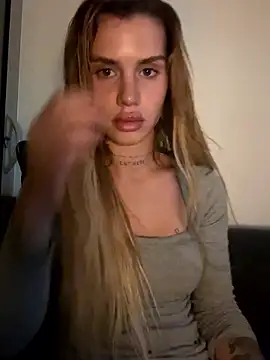 EmiliaCatalina online show from January 18, 11:01 pm