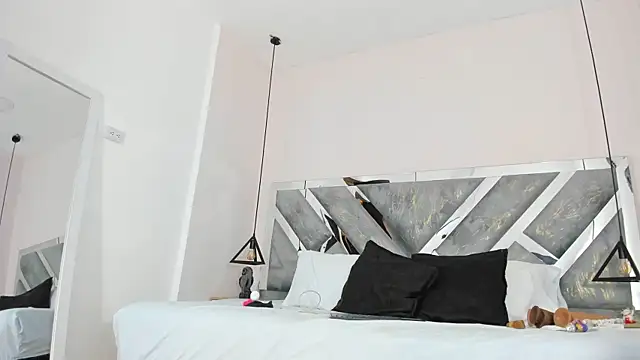 victoria cooper3 online show from December 5, 10:16 am