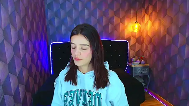 LiaHarryis online show from February 8, 7:50 pm