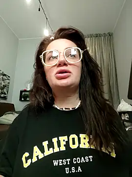 EllieOz online show from September 30, 5:51 pm