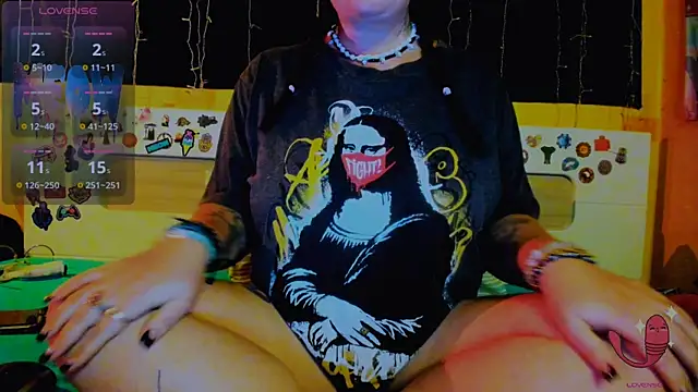 EllieOz online show from October 24, 6:37 pm