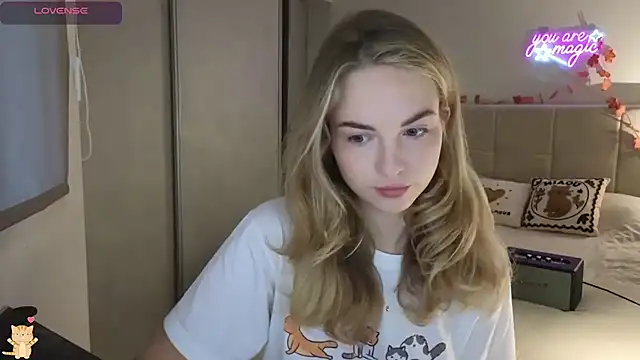 Miss Aliannaa online show from April 22, 9:28 am