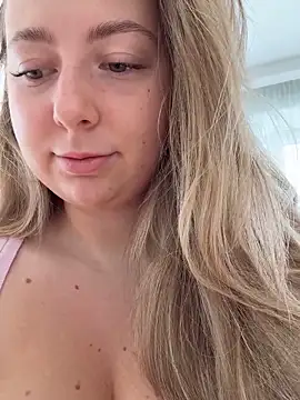 curvyflawless online show from September 12, 7:50 am