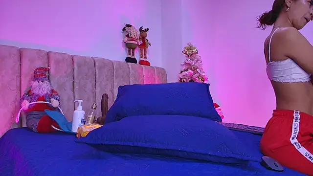 arl chloee online show from December 3, 3:09 am