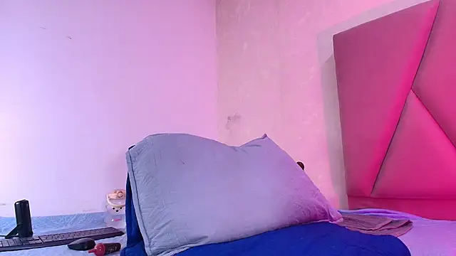 arl chloee online show from September 19, 3:16 am