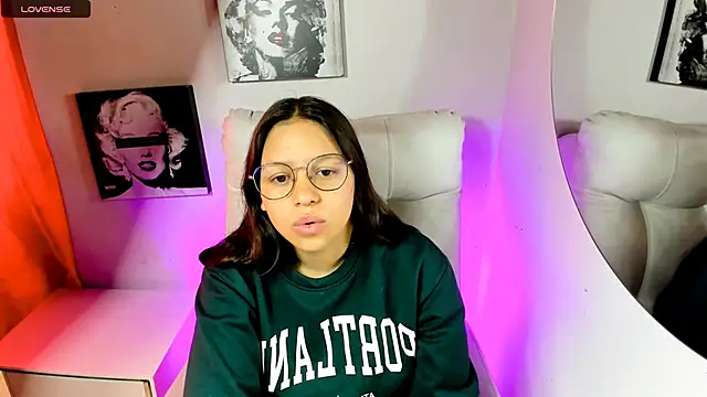 SamanthaRoldaan online show from April 14, 3:01 pm