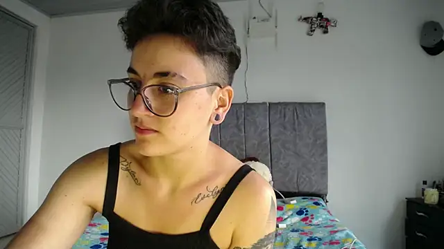 linda 33 online show from April 26, 8:50 pm