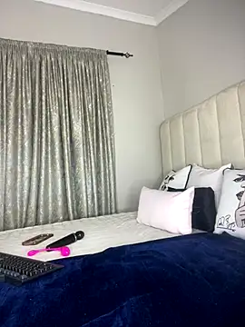 Bustygoddess32 online show from October 12, 2:58 am