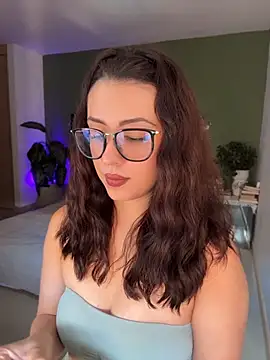 EmaSaenz online show from June 25, 10:00 pm
