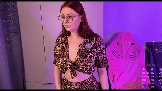 RozieRose online show from September 15, 4:43 am