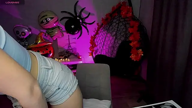 lily williamss online show from October 12, 1:19 am