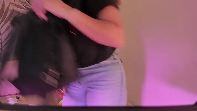 Samaantha-White online show from April 8, 11:45 am