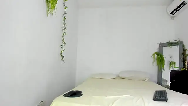 Alika01 online show from September 29, 9:20 pm