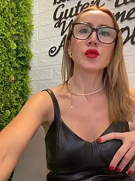 LauraDavis online show from July 16, 10:31 am