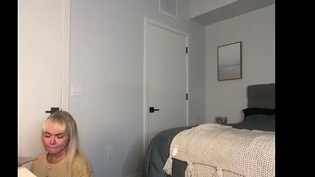 ElenaErickson online show from April 6, 2:00 am