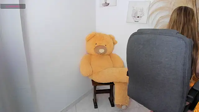 sarita1412 online show from April 10, 11:55 pm