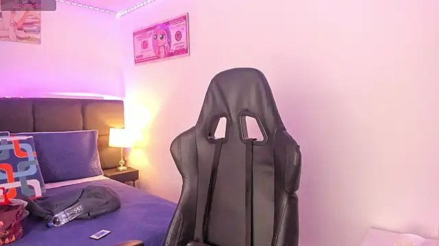 Megan Miles02 online show from December 3, 10:45 pm