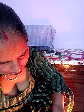 reemacouple007 online show from January 18, 8:10 am