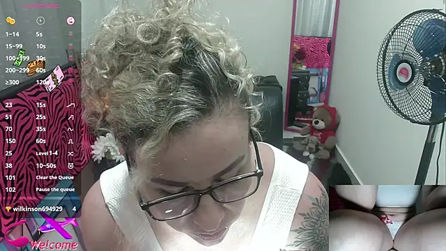 ViickySexy online show from November 14, 8:09 pm