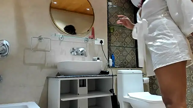 Bad Girl Kayra69 online show from April 11, 5:49 pm