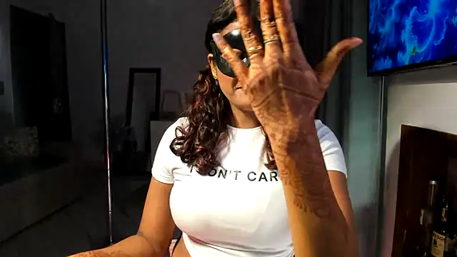 Bad Girl Kayra69 online show from October 11, 11:18 pm