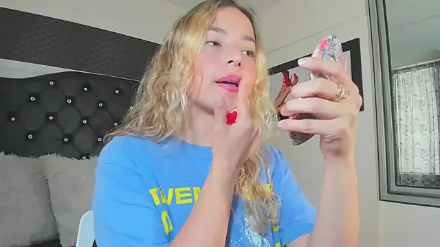 IssadoraJames online show from October 4, 2:11 pm