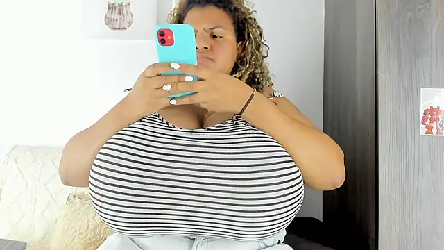 bigmom69  online show from March 16, 1:19 am