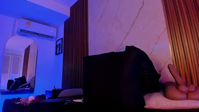 Emiilycollins online show from October 15, 11:40 pm