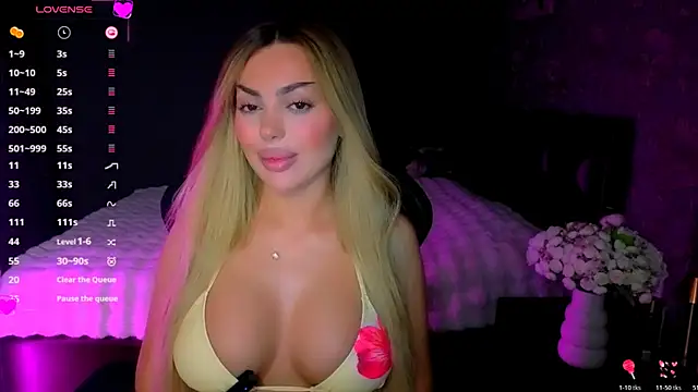 babyleilaa online show from April 6, 8:54 pm