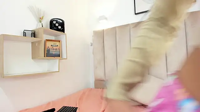 Anniie Queen online show from October 11, 1:43 am