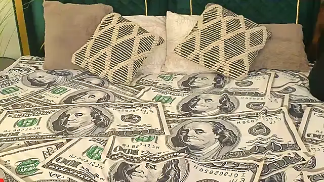 IceDanielles online show from April 16, 1:00 pm